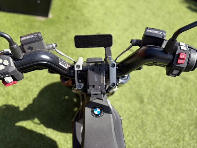 2024 COSMIC BLACK 2 BMW CE 02