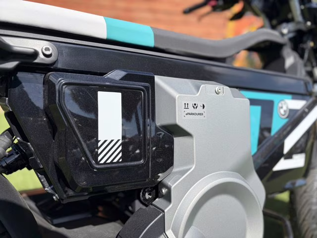 2024 COSMIC BLACK 2 BMW CE 02