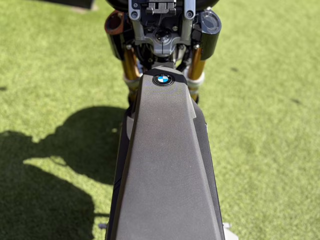 2024 COSMIC BLACK 2 BMW CE 02