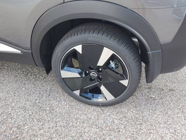 2026 Gun Metallic/Scarlet Ember Tintcoat Nissan Kicks SR FWD SUV