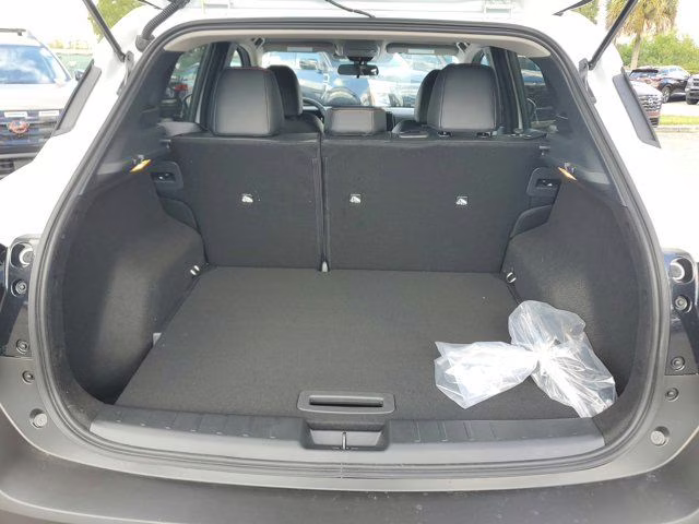 2026 Aspen White Tricoat Nissan Kicks SR FWD SUV