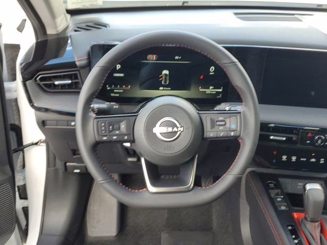 2026 Aspen White Tricoat Nissan Kicks SR FWD SUV