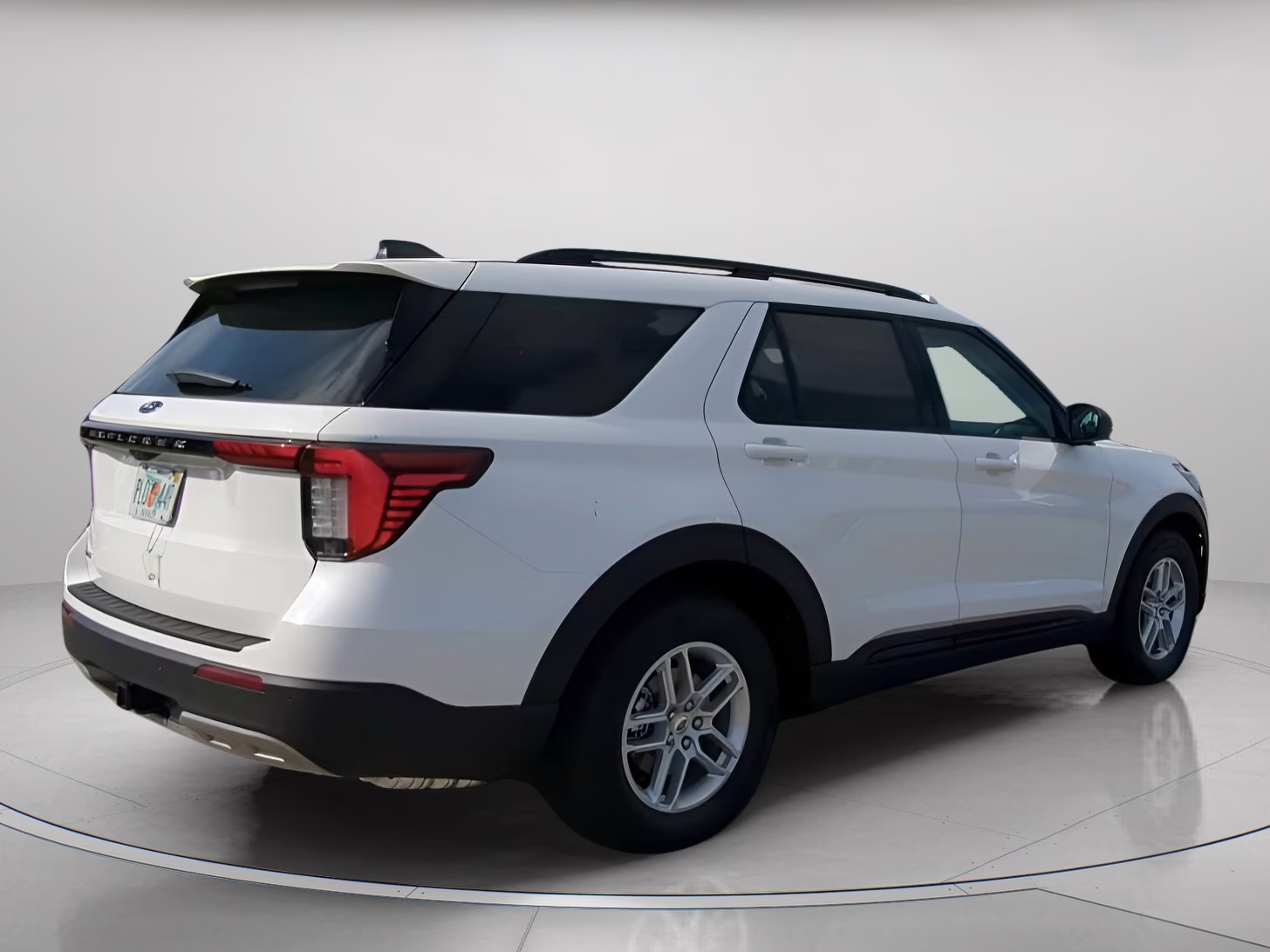 2026 Star White Metallic Tri-Coat Ford Explorer Active RWD SUV