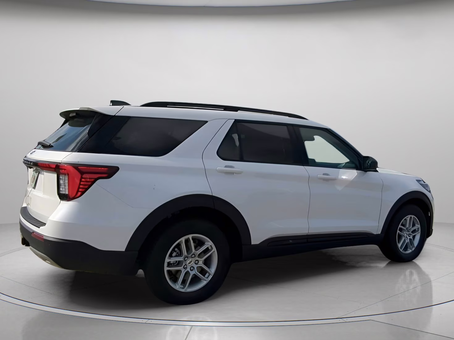 2026 Star White Metallic Tri-Coat Ford Explorer Active RWD SUV