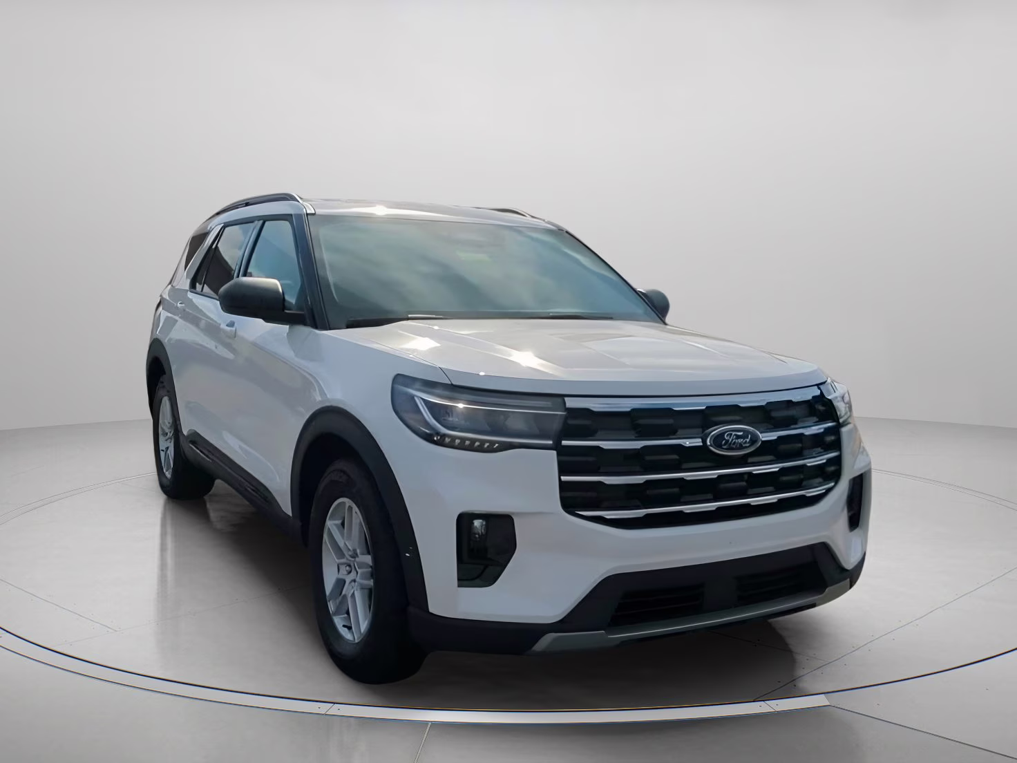 2026 Star White Metallic Tri-Coat Ford Explorer Active RWD SUV