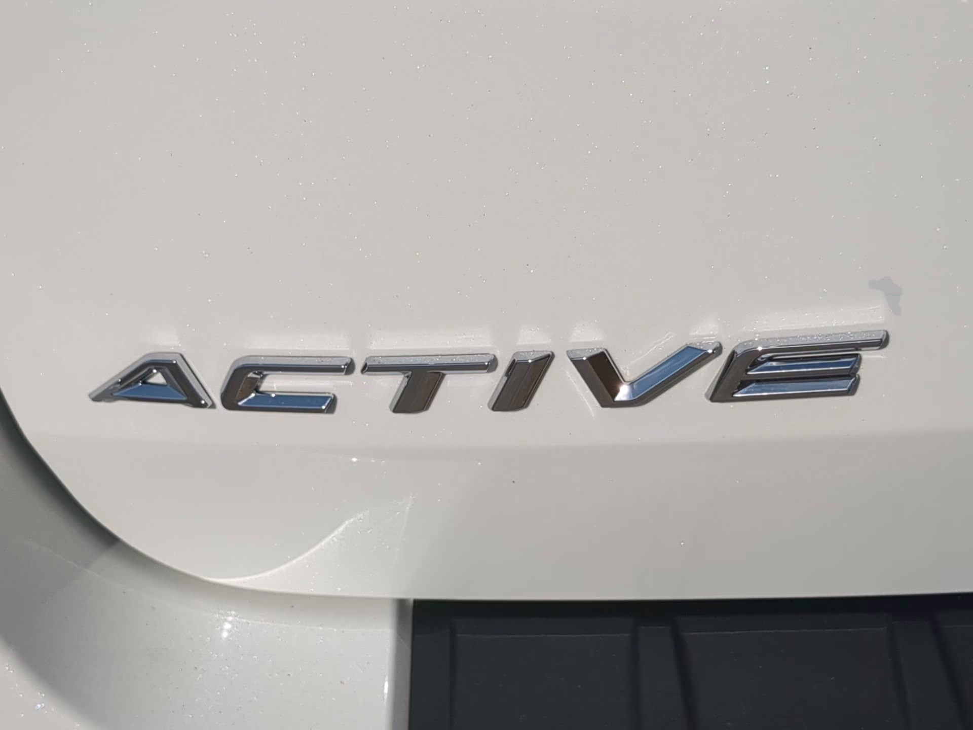 2026 Star White Metallic Tri-Coat Ford Explorer Active RWD SUV