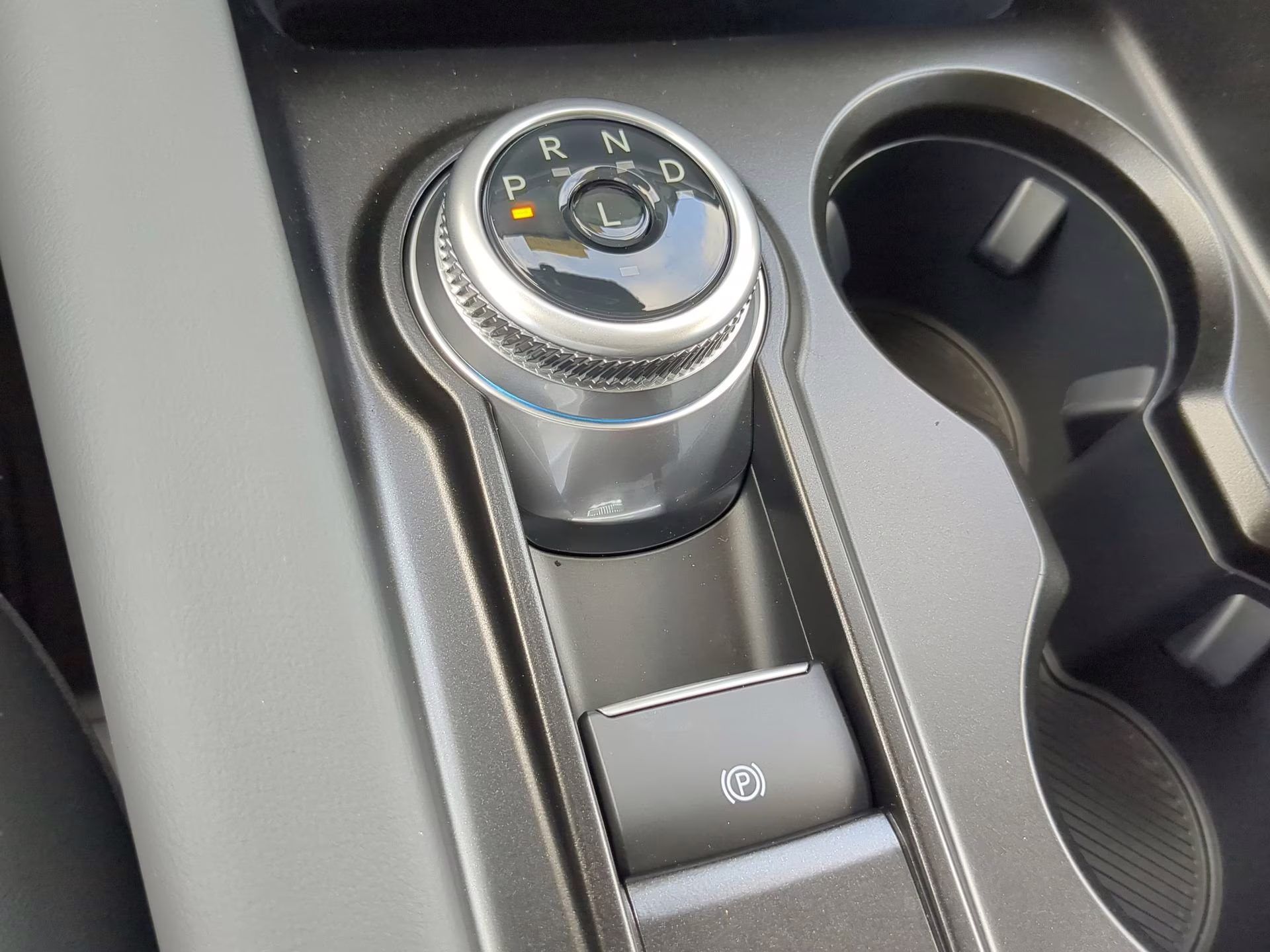 2026 Star White Metallic Tri-Coat Ford Explorer Active RWD SUV