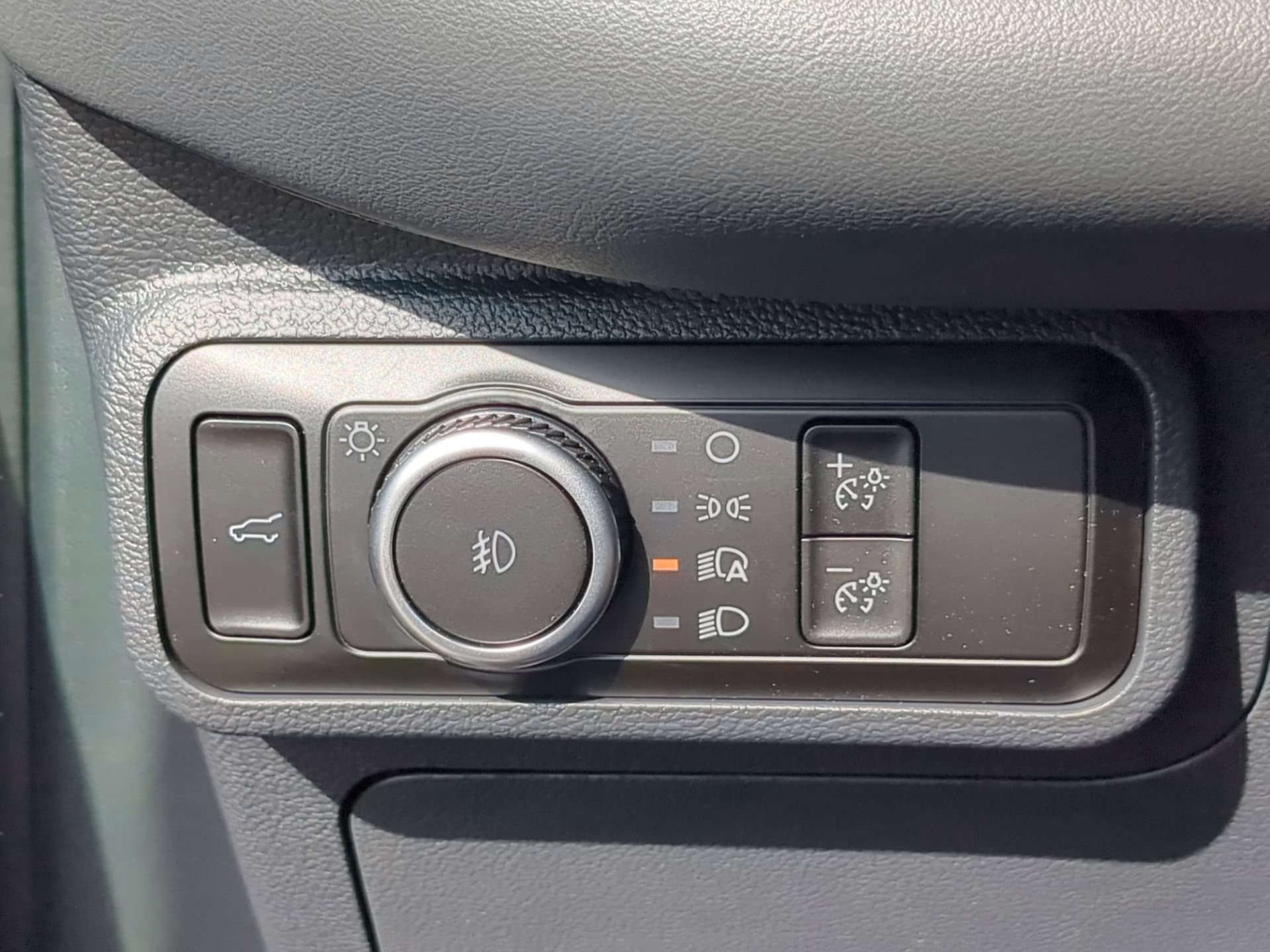 2026 Star White Metallic Tri-Coat Ford Explorer Active RWD SUV