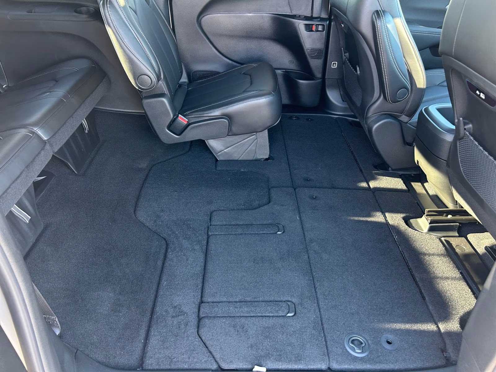 2026 Silver Mist Clearcoat Chrysler Pacifica Select AWD Van