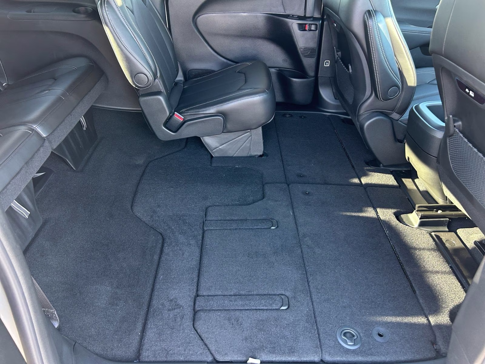 2026 Silver Mist Clearcoat Chrysler Pacifica Select AWD Van