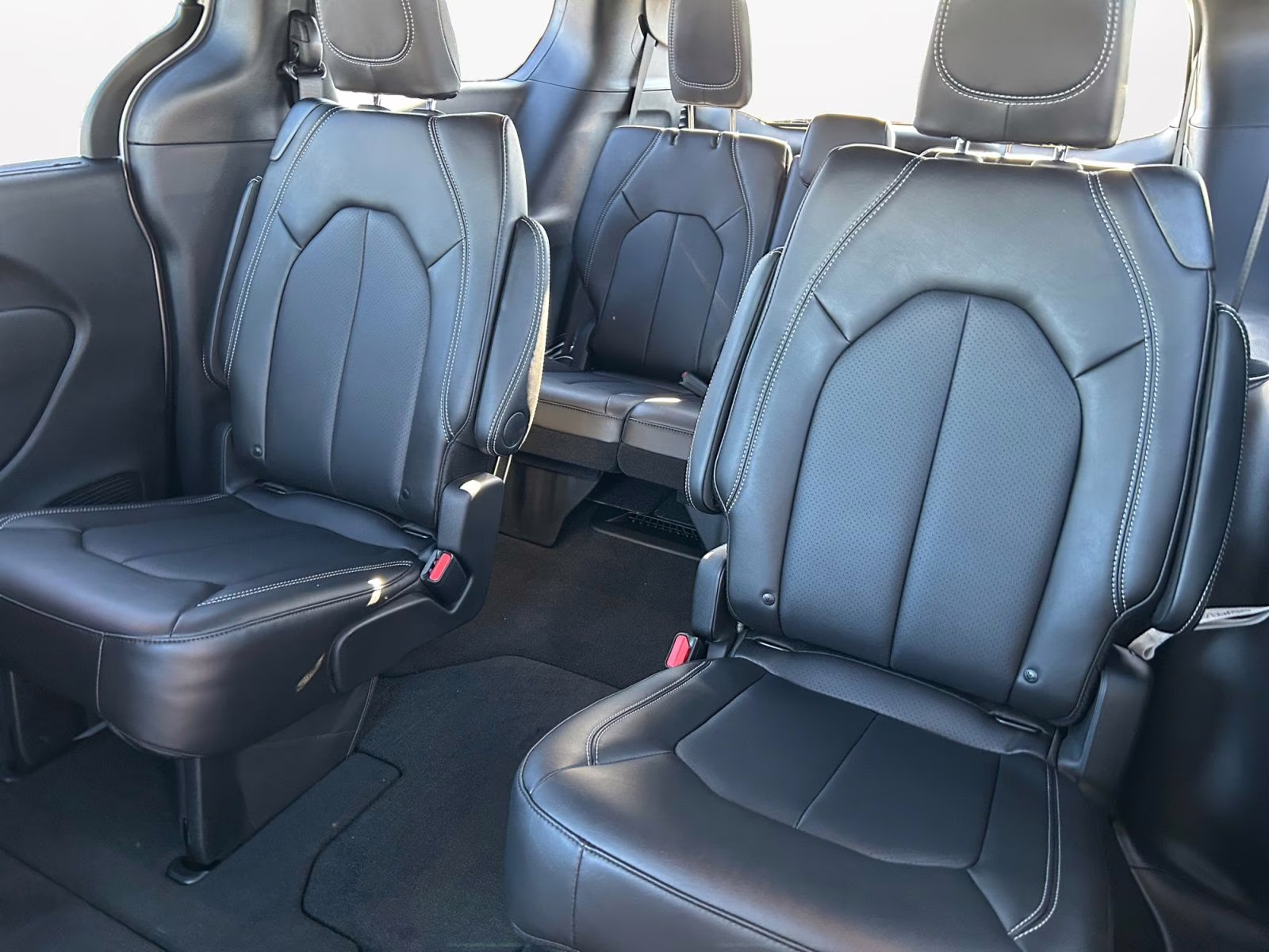 2026 Silver Mist Clearcoat Chrysler Pacifica Select AWD Van