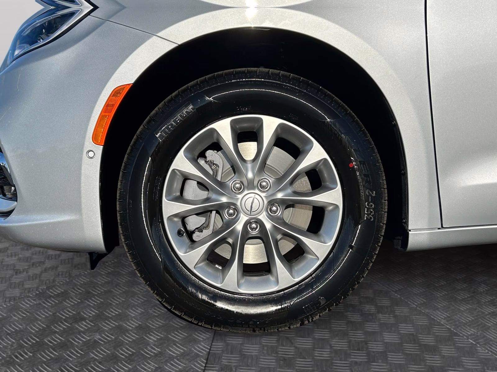 2026 Silver Mist Clearcoat Chrysler Pacifica Select AWD Van