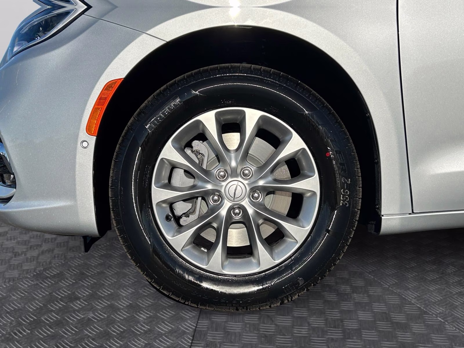 2026 Silver Mist Clearcoat Chrysler Pacifica Select AWD Van