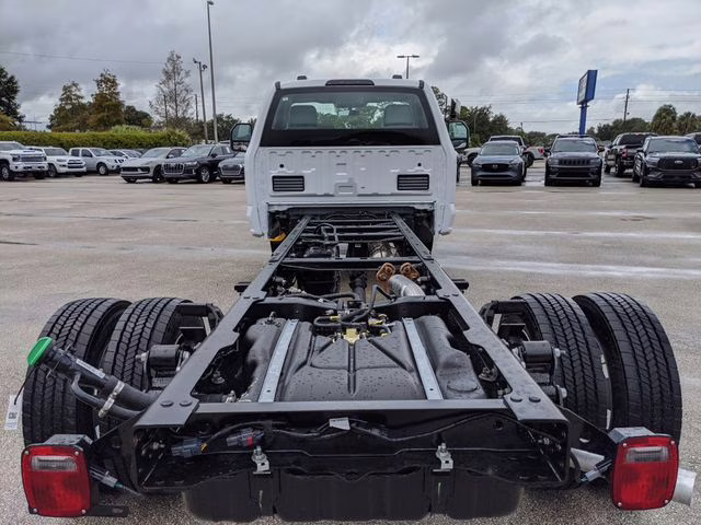 2026 Oxford White Ford Super Duty F-450 DRW XL 4X4 Chassis