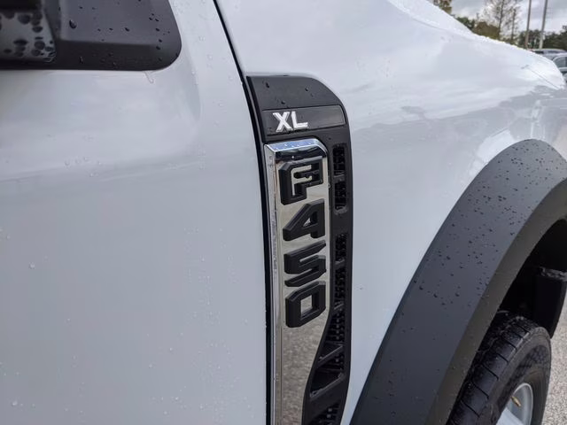 2026 Oxford White Ford Super Duty F-450 DRW XL 4X4 Chassis