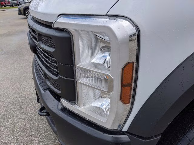 2026 Oxford White Ford Super Duty F-450 DRW XL 4X4 Chassis