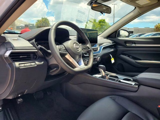 2025 Super Black Nissan Altima 2.5 SR FWD Sedan