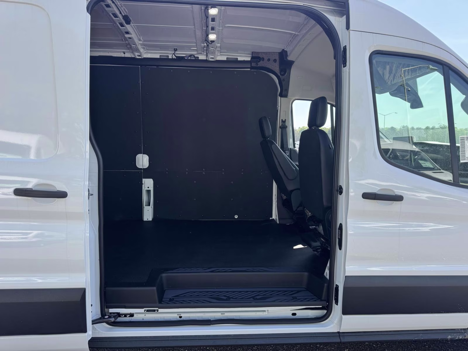 2026 Oxford White Ford Transit Cargo Van T-250 148 Med Rf 9150 GVWR RWD RWD Van