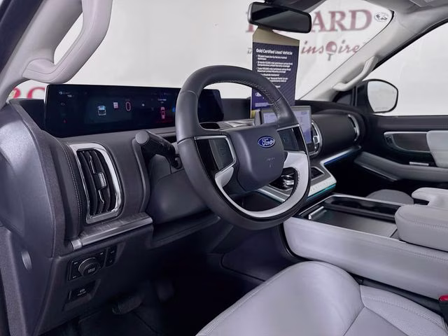 2025 White Metallic Ford Expedition Platinum 4X4 SUV