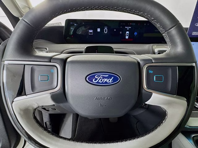 2025 White Metallic Ford Expedition Platinum 4X4 SUV
