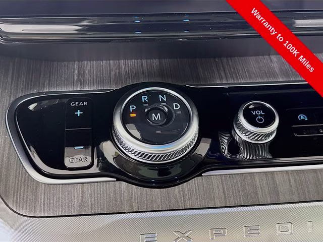 2025 White Metallic Ford Expedition Platinum 4X4 SUV