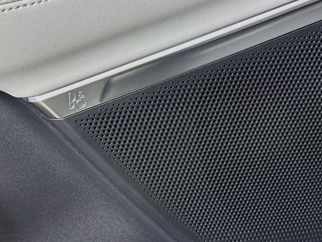 2025 White Metallic Ford Expedition Platinum 4X4 SUV