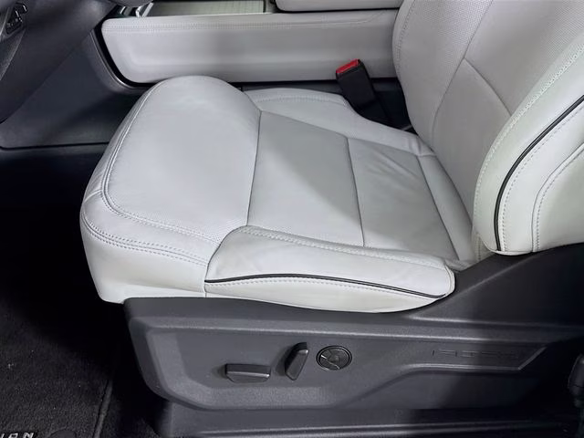 2025 White Metallic Ford Expedition Platinum 4X4 SUV