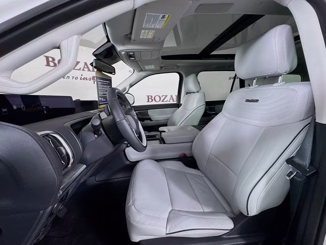 2025 White Metallic Ford Expedition Platinum 4X4 SUV