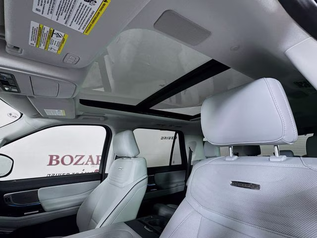 2025 White Metallic Ford Expedition Platinum 4X4 SUV