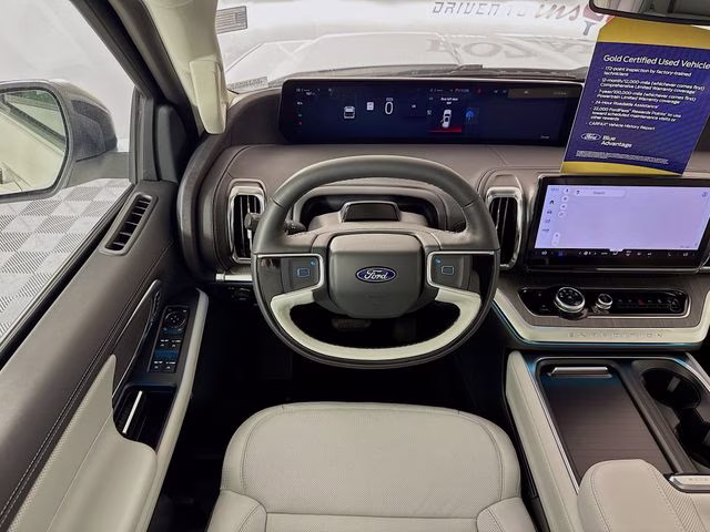 2025 White Metallic Ford Expedition Platinum 4X4 SUV