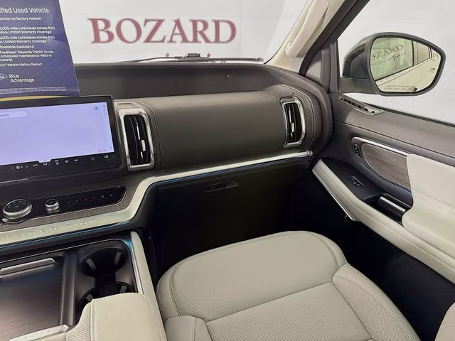2025 White Metallic Ford Expedition Platinum 4X4 SUV