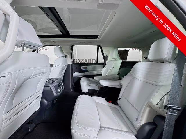 2025 White Metallic Ford Expedition Platinum 4X4 SUV