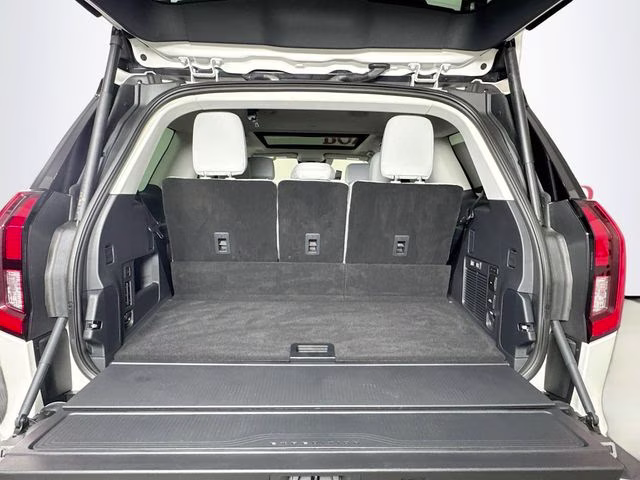 2025 White Metallic Ford Expedition Platinum 4X4 SUV