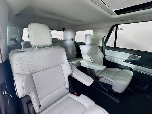 2025 White Metallic Ford Expedition Platinum 4X4 SUV