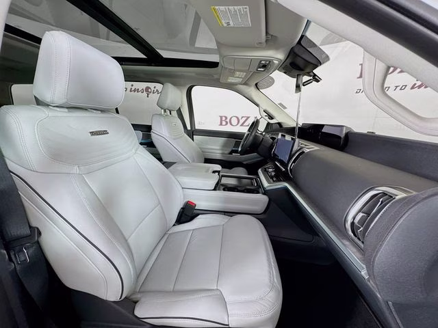 2025 White Metallic Ford Expedition Platinum 4X4 SUV