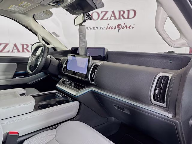 2025 White Metallic Ford Expedition Platinum 4X4 SUV