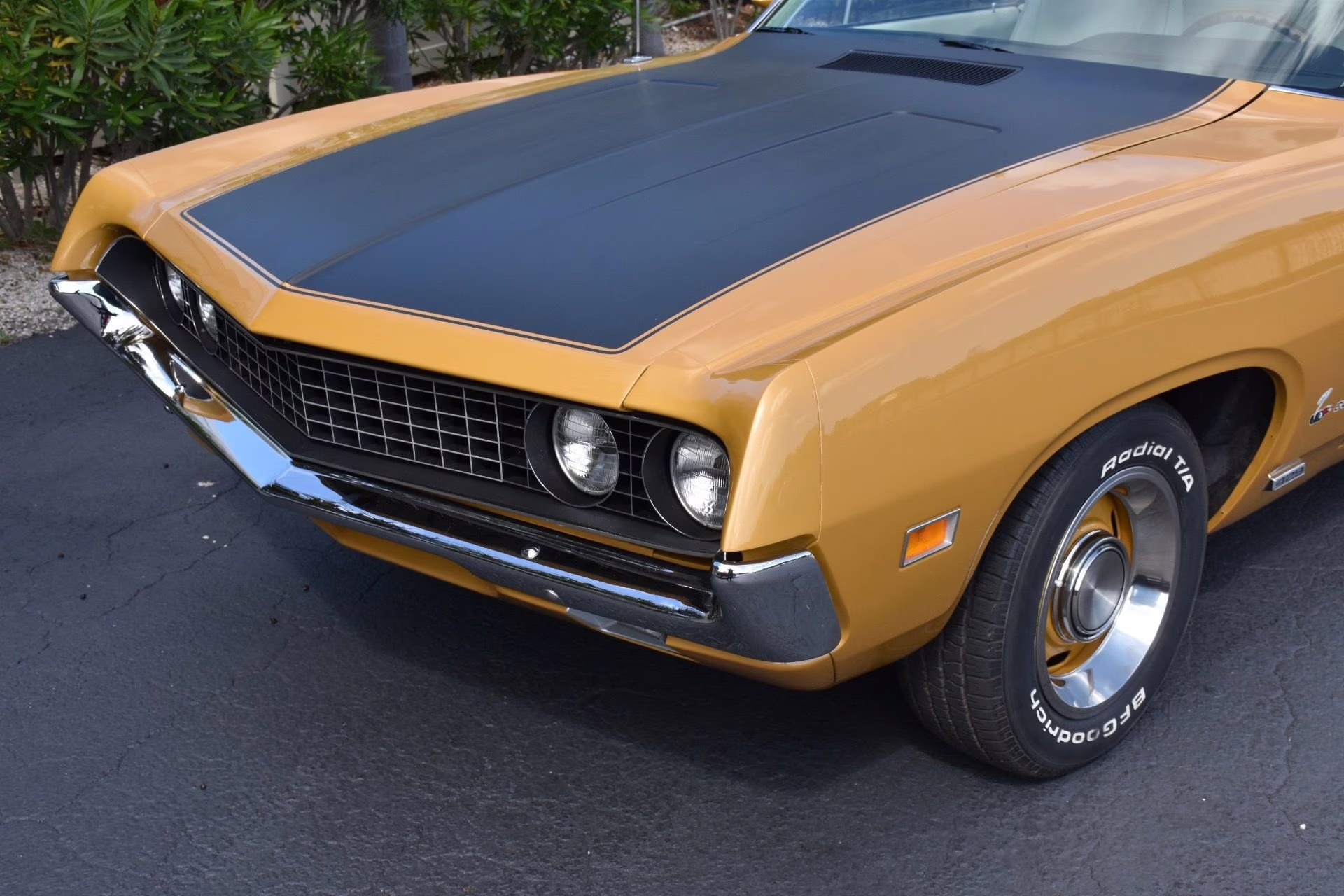 1970 Gold Ford Torino