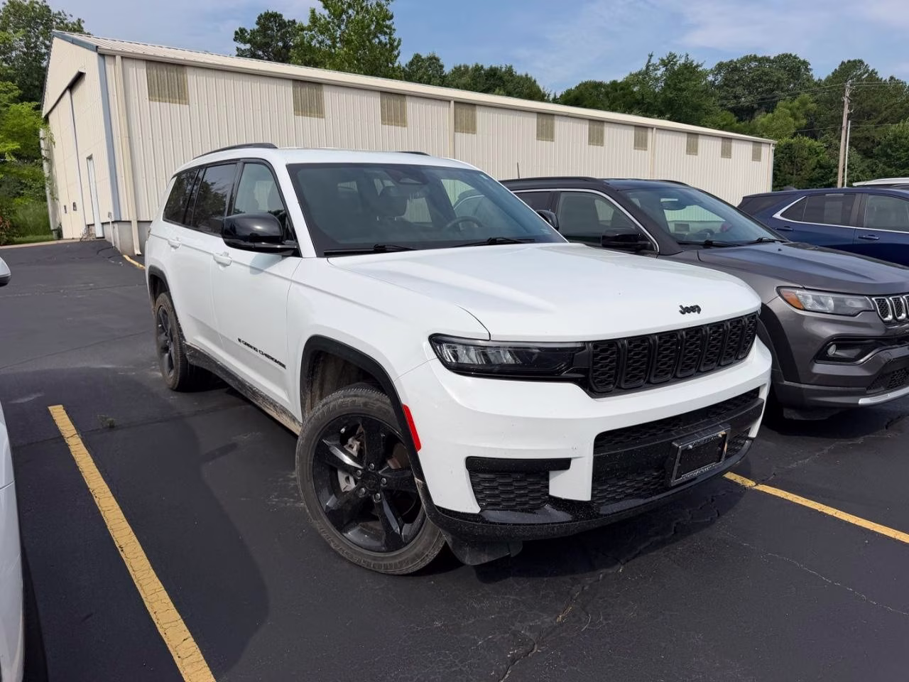 2023 Bright White Clearcoat Jeep Grand Cherokee L 4WD Altitude 4X4 SUV