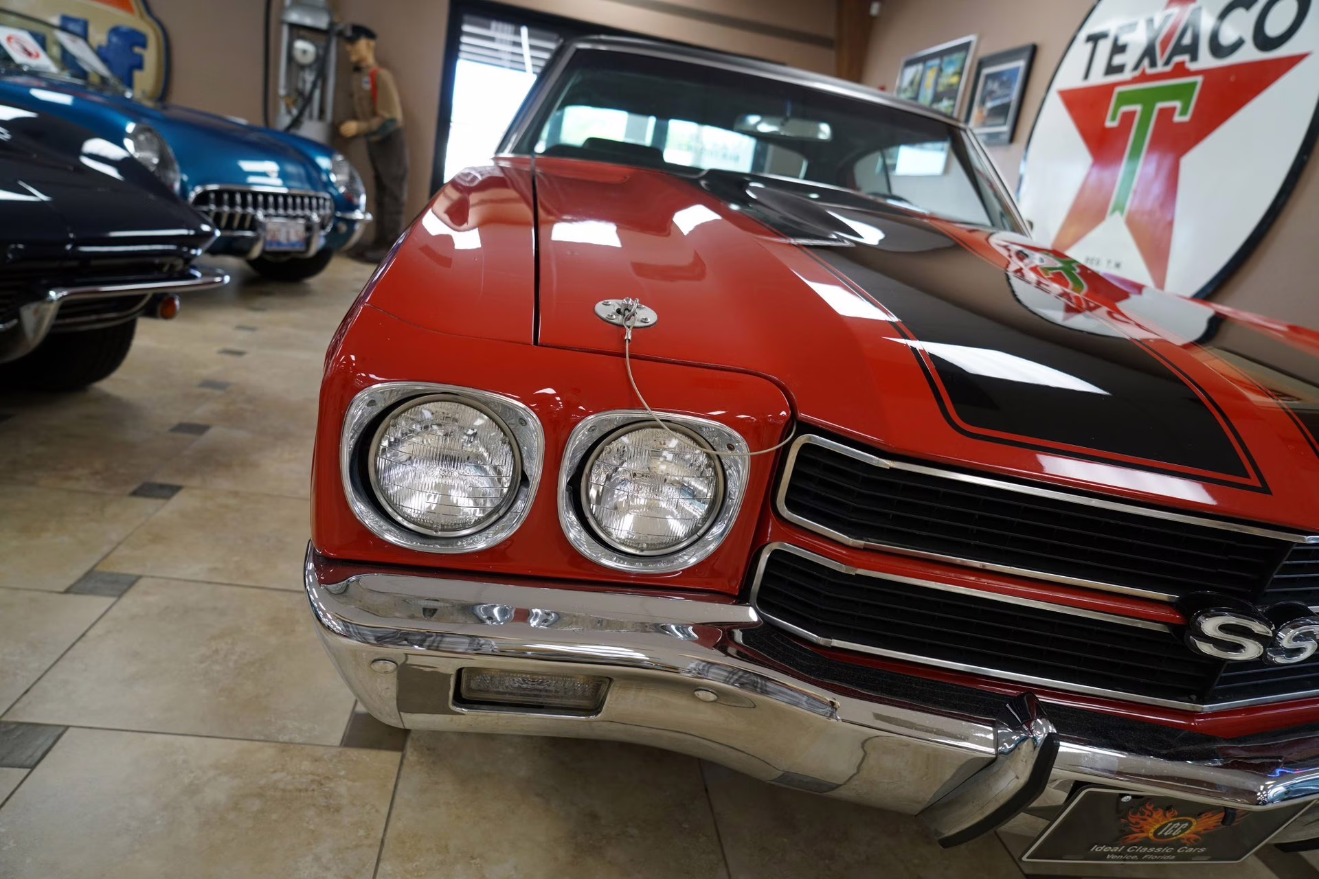 1970 Cranberry Red w/ Black Chevrolet Chevelle