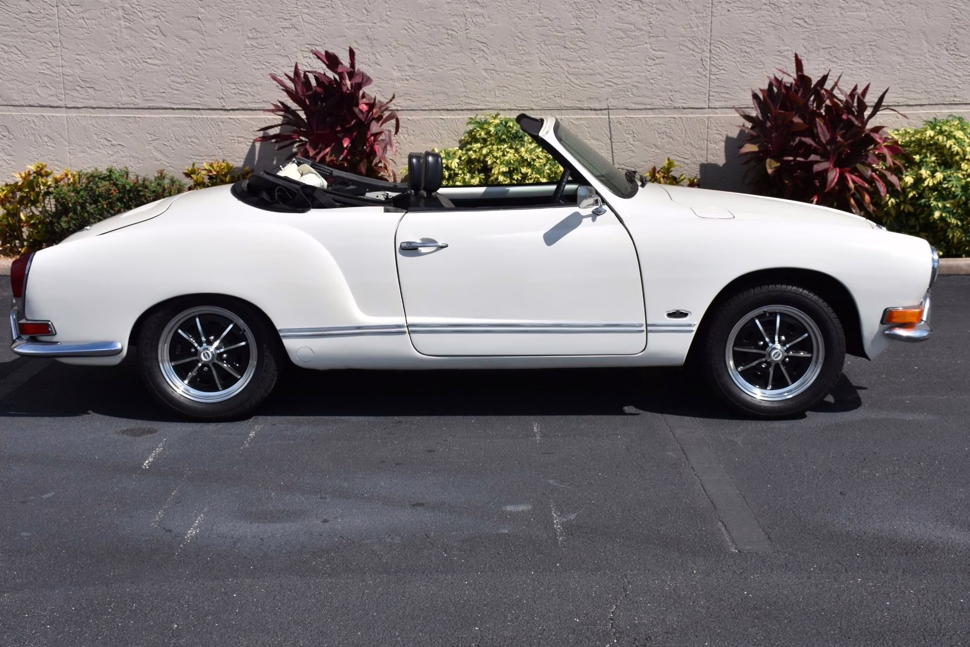 1970 White Volkswagen Karmann Ghia
