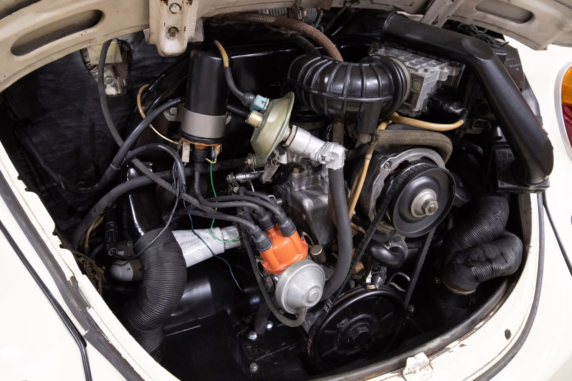 1976 Light Ivory Volkswagen Super Beetle