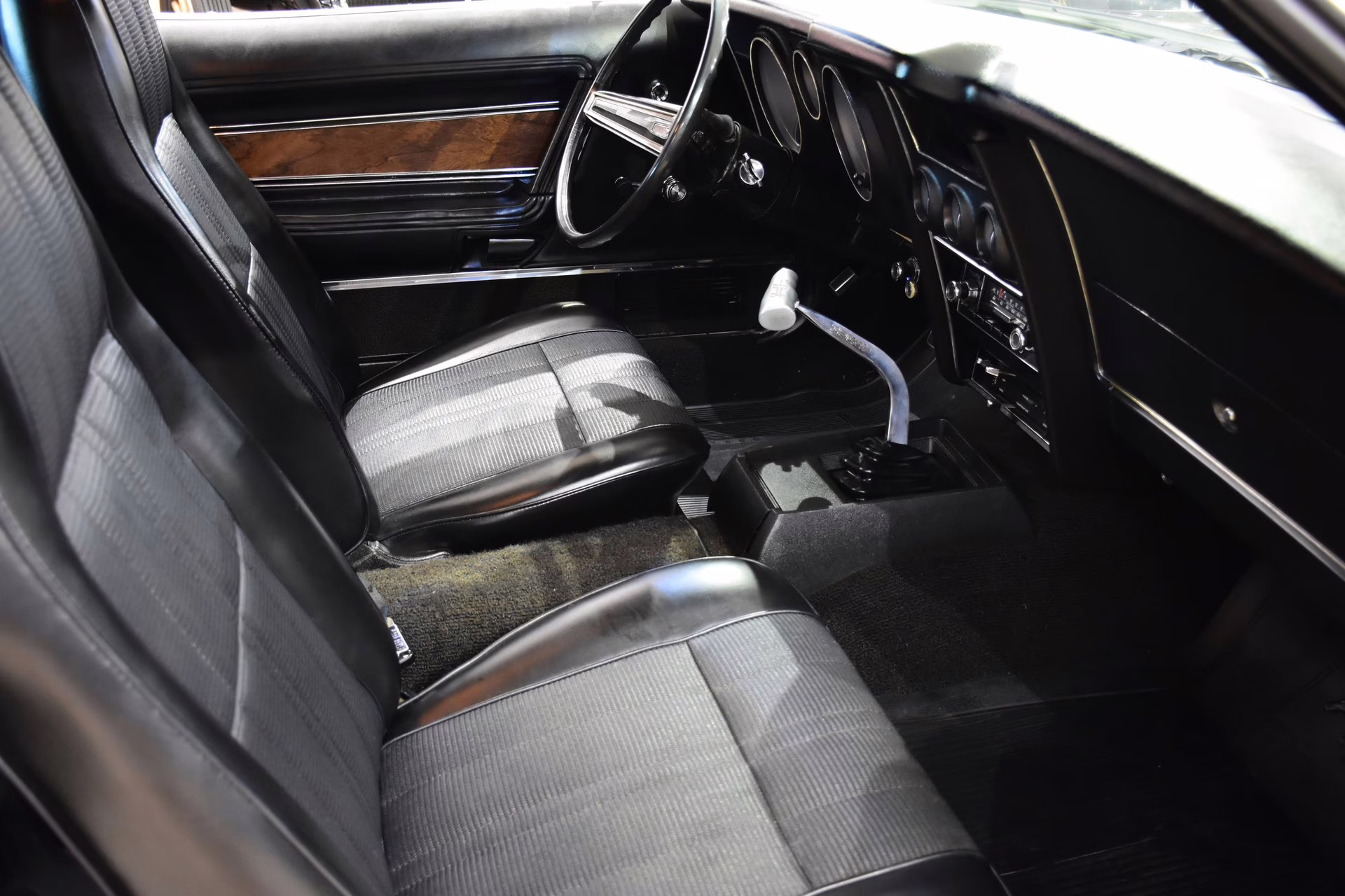 1971 White Ford Mustang