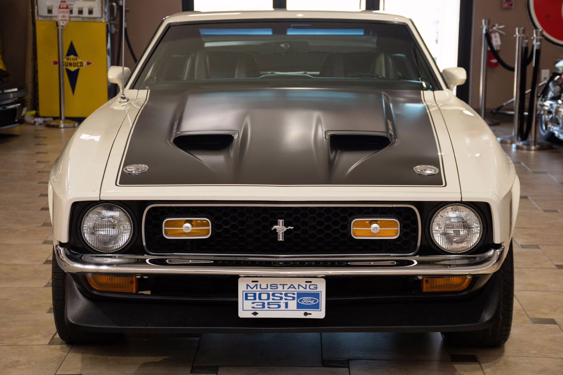 1971 White Ford Mustang