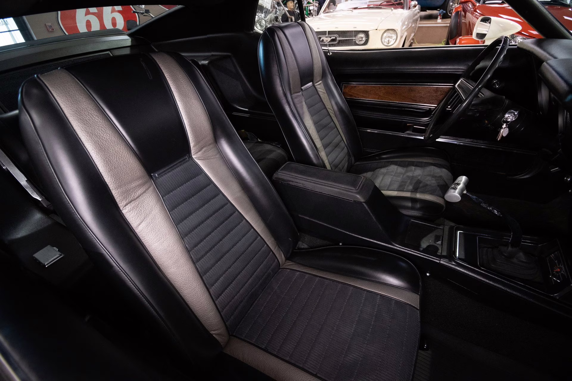 1971 White Ford Mustang