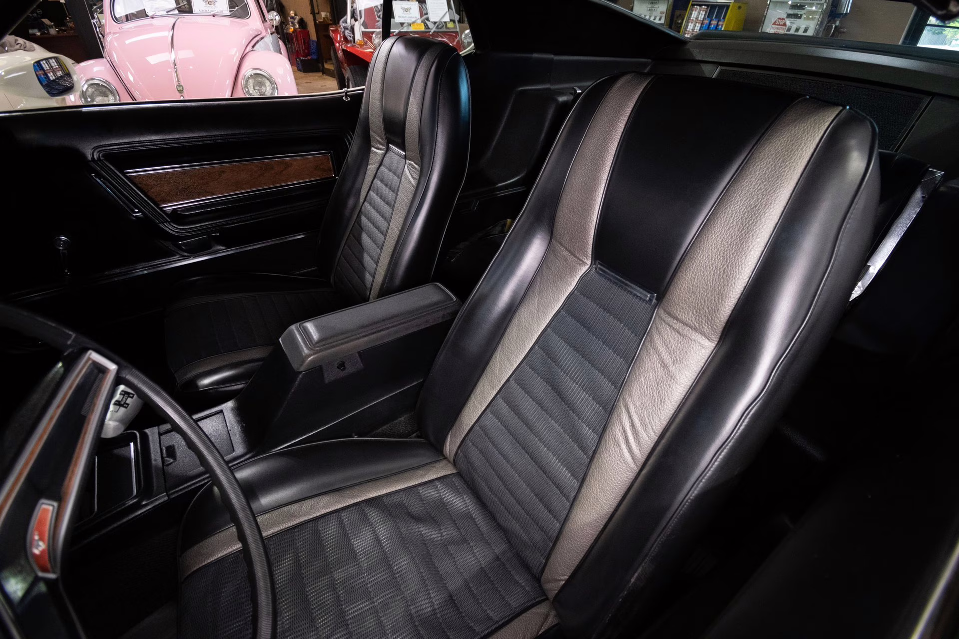 1971 White Ford Mustang