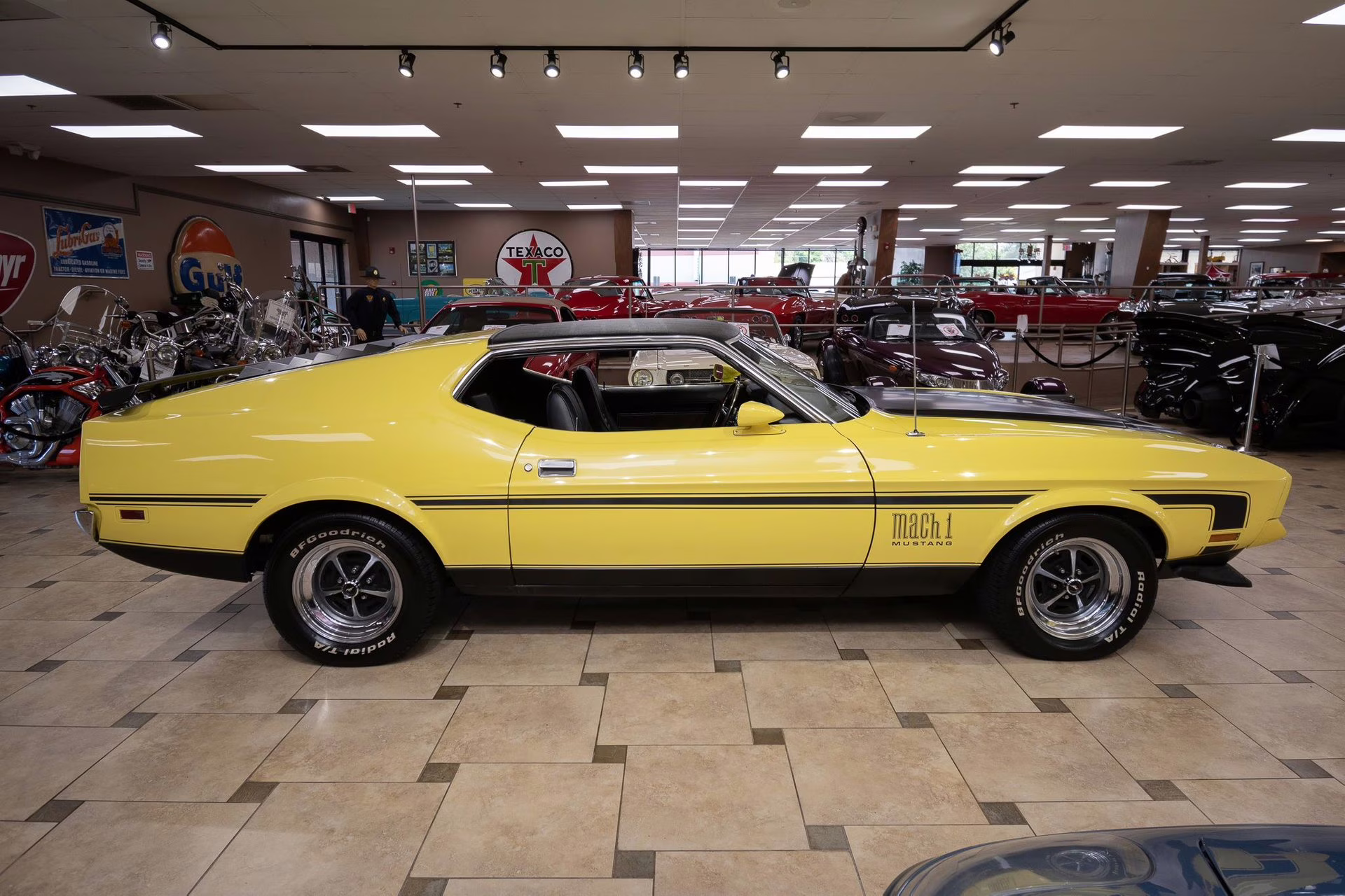 1971 Grabber Yellow Ford Mustang