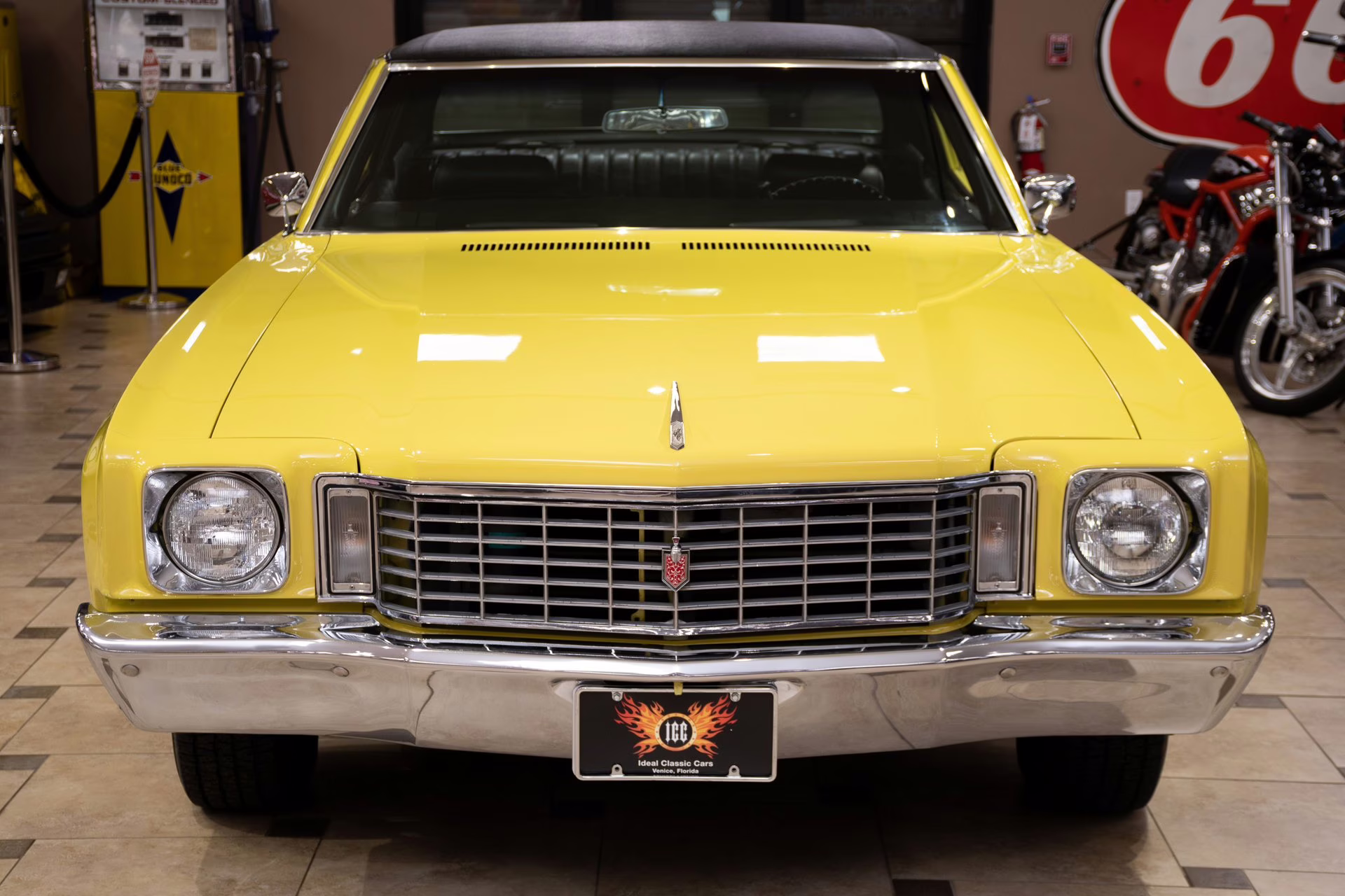 1972 Cream Yellow Chevrolet Monte Carlo