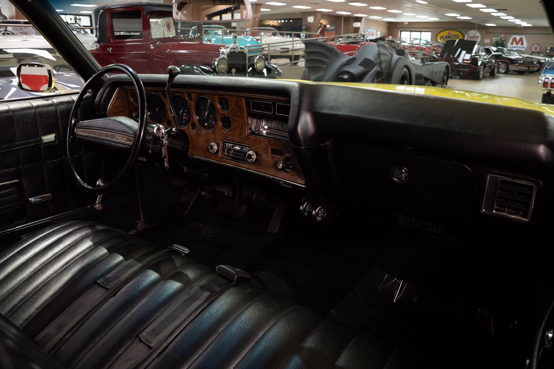 1972 Cream Yellow Chevrolet Monte Carlo