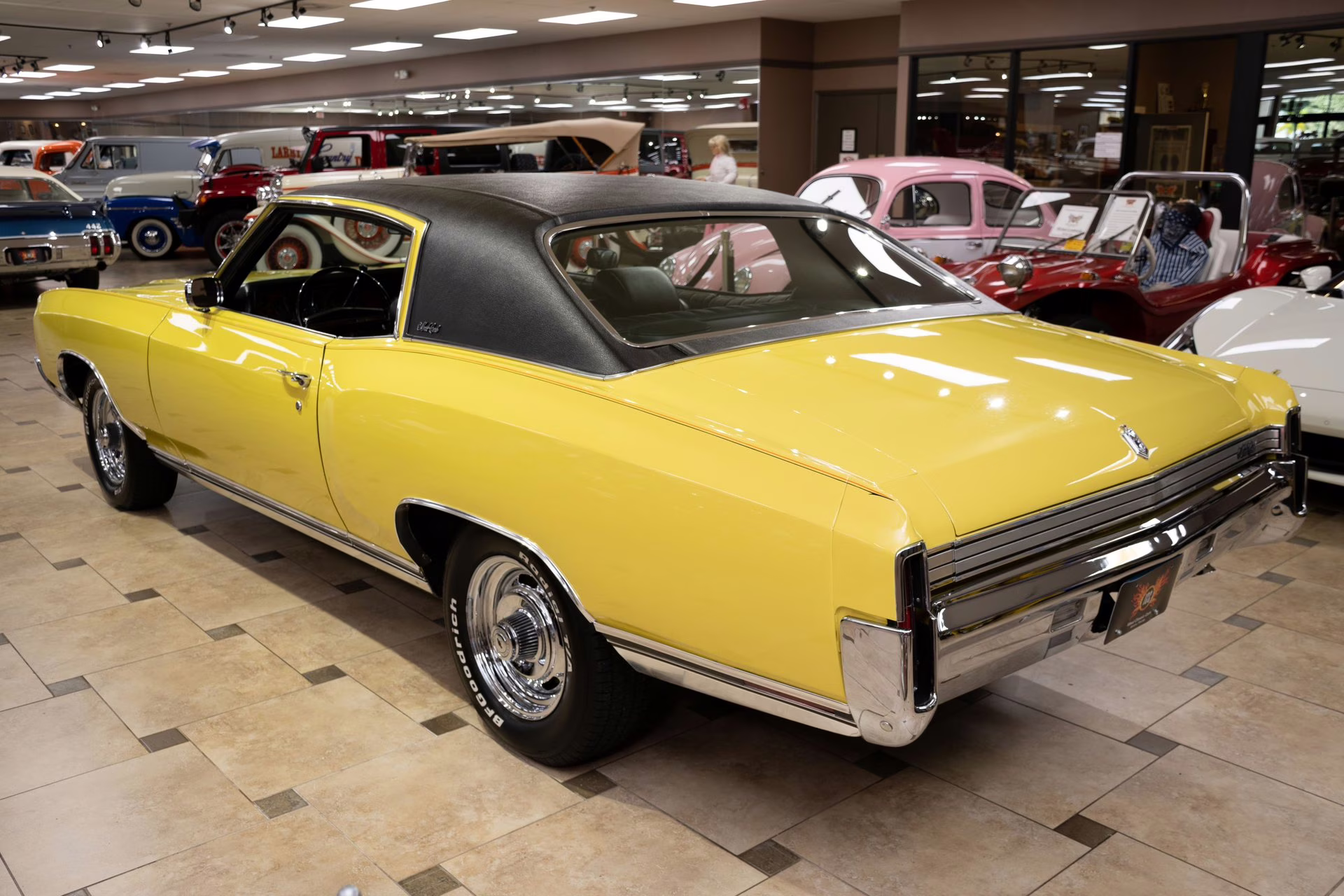 1972 Cream Yellow Chevrolet Monte Carlo
