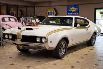 1969 Cameo White/Firefrost Gold Oldsmobile 442
